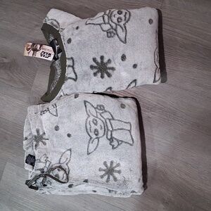 NEW Disney Mandalorian Soft Pajama Set Size Large